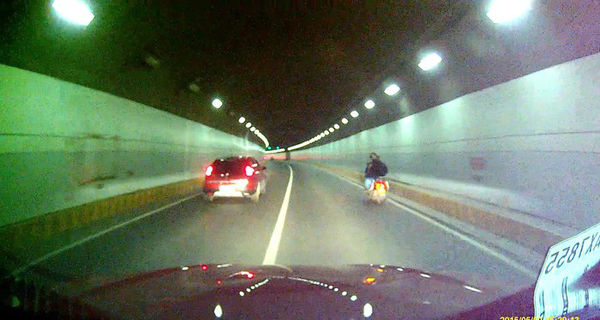 如何为宝马X3安装隐藏行车记录仪