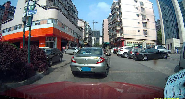 如何为宝马X3安装隐藏行车记录仪