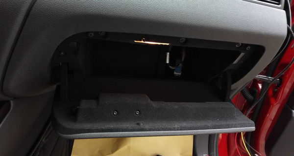 如何为宝马X3安装隐藏行车记录仪